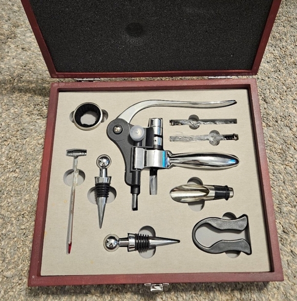 Applebee's Other - Applebee's Premium Wine Opener Set with Silver Accents